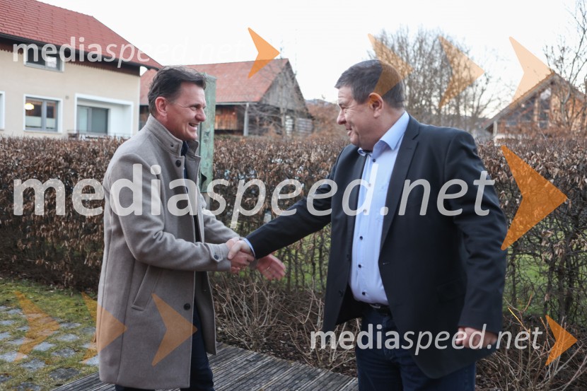  ... ;  Peter  Frankl, glavni urednik in direktor Časnika FinanceIskrivo v živo: dr. Dimitrij Rupel gost v skednju Škrabčeve domačije