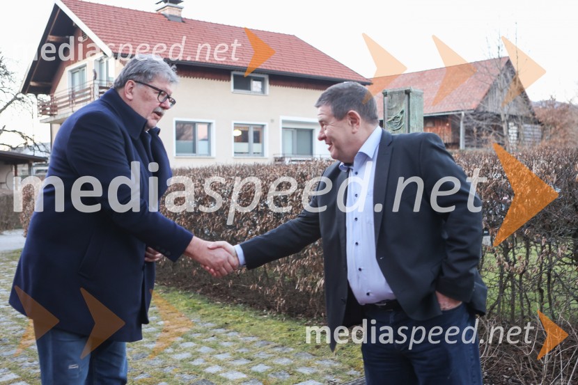  ... ;  Peter  Frankl, glavni urednik in direktor Časnika FinanceIskrivo v živo: dr. Dimitrij Rupel gost v skednju Škrabčeve domačije