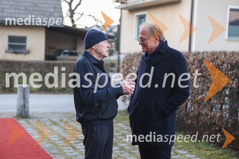  Božo Dimnik, lobist in poslovnež, častni konzul Hrvaške;  Janez  Škrabec, direktor Riko d.o.o.Iskrivo v živo: dr. Dimitrij Rupel gost v skednju Škrabčeve domačije