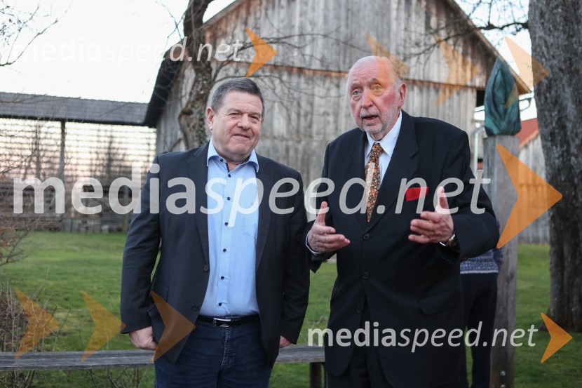  Peter  Frankl, glavni urednik in direktor Časnika Finance;  Danilo Türk, nekdanji predsednik Republike SlovenijeIskrivo v živo: dr. Dimitrij Rupel gost v skednju Škrabčeve domačije