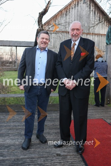  Peter  Frankl, glavni urednik in direktor Časnika Finance;  Dimitrij Rupel, politikIskrivo v živo: dr. Dimitrij Rupel gost v skednju Škrabčeve domačije