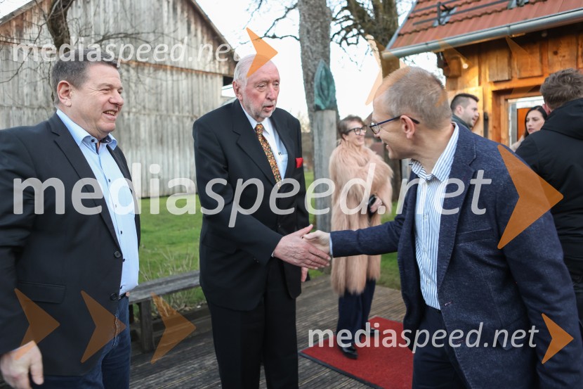  Peter  Frankl, glavni urednik in direktor Časnika Finance;  Danilo Türk, nekdanji predsednik Republike Slovenije;  ... Iskrivo v živo: dr. Dimitrij Rupel gost v skednju Škrabčeve domačije