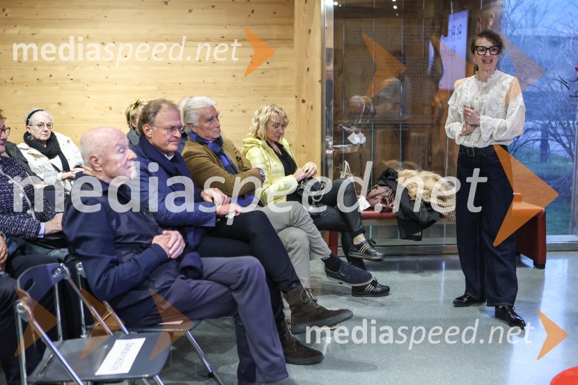  Polona Lovšin, vodja komunikacij, Riko d.o.o.Iskrivo v živo: dr. Dimitrij Rupel gost v skednju Škrabčeve domačije