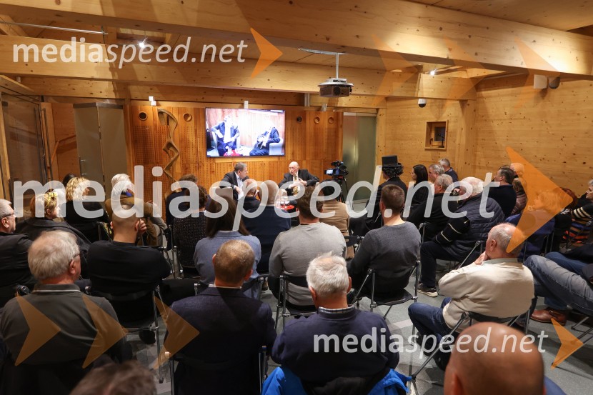 Iskrivo v živo: dr. Dimitrij Rupel gost v skednju Škrabčeve domačije