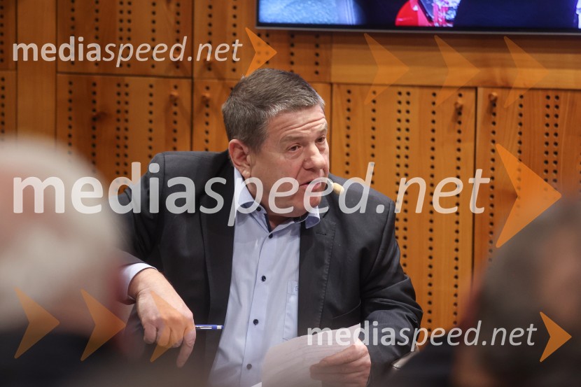  Peter  Frankl, glavni urednik in direktor Časnika FinanceIskrivo v živo: dr. Dimitrij Rupel gost v skednju Škrabčeve domačije