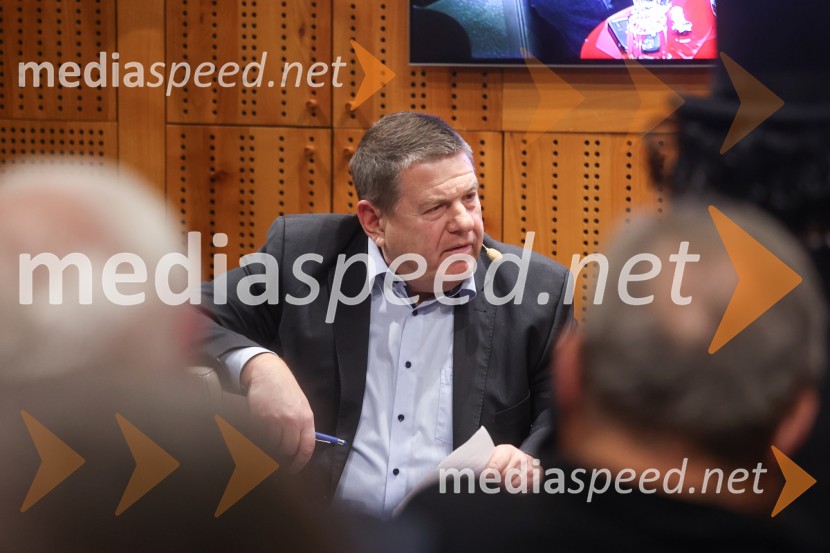  Peter  Frankl, glavni urednik in direktor Časnika FinanceIskrivo v živo: dr. Dimitrij Rupel gost v skednju Škrabčeve domačije