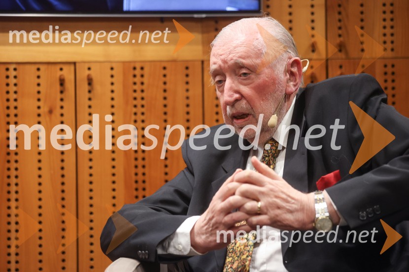  Danilo Türk, nekdanji predsednik Republike SlovenijeIskrivo v živo: dr. Dimitrij Rupel gost v skednju Škrabčeve domačije