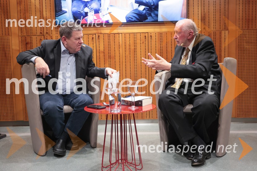  Peter  Frankl, glavni urednik in direktor Časnika Finance;  Dimitrij Rupel, politikIskrivo v živo: dr. Dimitrij Rupel gost v skednju Škrabčeve domačije