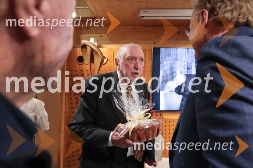  Dimitrij Rupel, politikIskrivo v živo: dr. Dimitrij Rupel gost v skednju Škrabčeve domačije