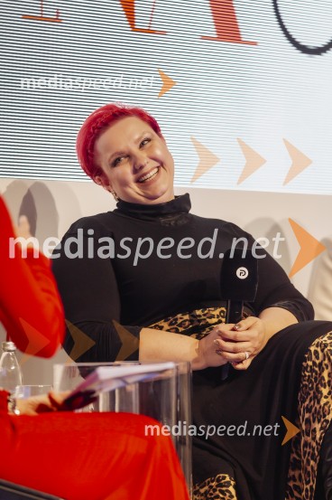  Barbara Miklošič, vodja bolnišnične knjižnice v UKC LjubljanaOna 365 za leto 2024 je Špela Miroševič