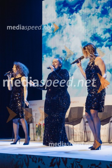  Katja Sever, pevka;  Ursula Luthar, pevka;  Sandra Feketija, pevkaOna 365 za leto 2024 je Špela Miroševič