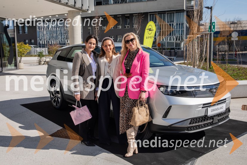  ... ;  Ajda  Tratar, Združenje Manager;  Klaudija Javornik, Združenje managerUmetnost vodenja: pogledi uspešnih managerk