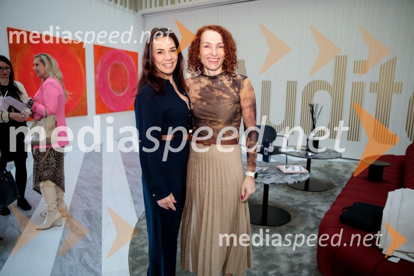  Manca Korelc, samostojna svetovalka za komunikacijo na družbenih omrežjih;  ... Umetnost vodenja: pogledi uspešnih managerk