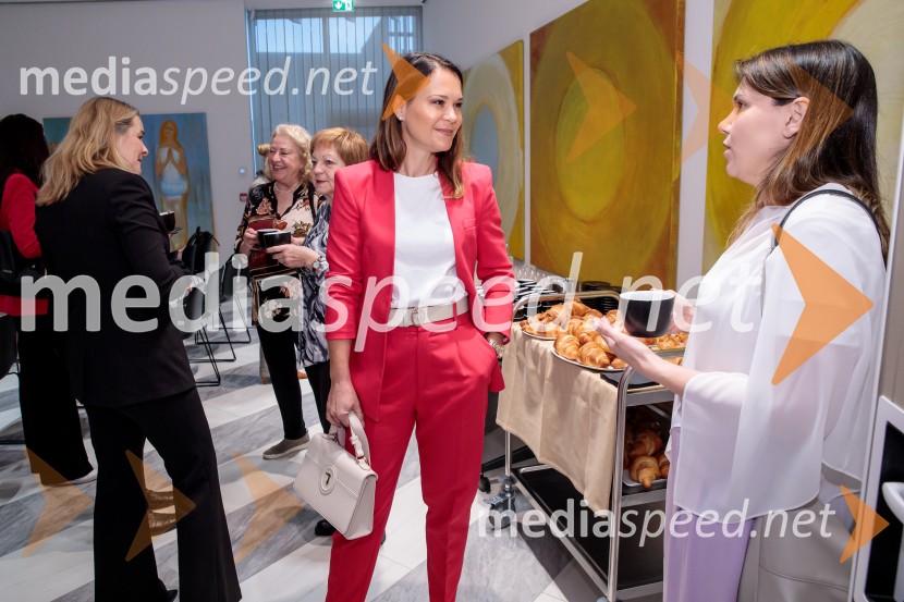  Maja  Strnad Cestar, generalna direktorica, Medis;  Maja Brelih Lotrič, direktorica, Lotrič MeroslovjeUmetnost vodenja: pogledi uspešnih managerk