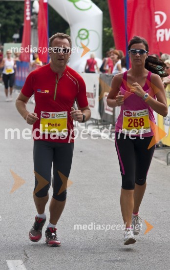 Robert Pečnik - Pečo, moderator Radia Hit in Nada Pavšin, športna novinarka1. Mali blejski maraton