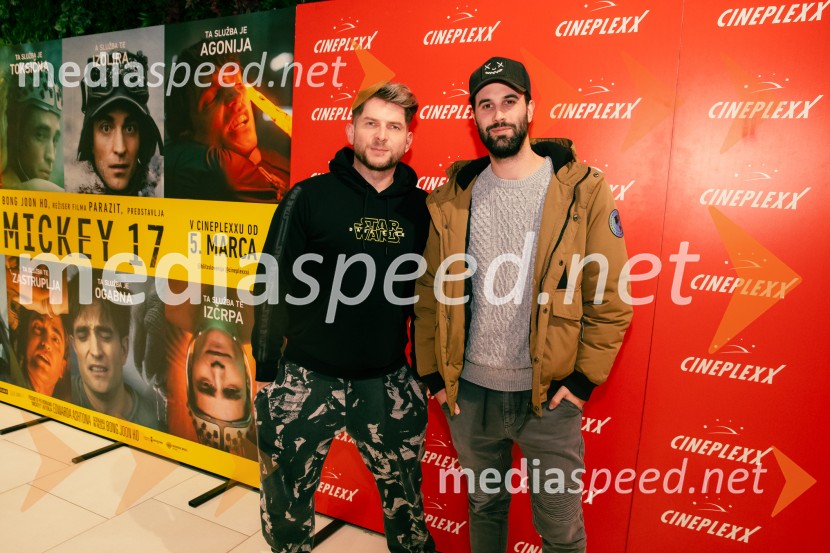  Klemen Bunderla, radijski voditelj, radio Aktual;  Luka Švigelj, snemalec in fotografMickey 17, premiera filma v Cineplexx Ljubljana