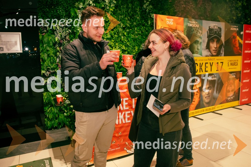 Andrej Pavličević, osebni trener in ustvarjalec vsebin;  Gaja Hribernik, ustvarjalka vsebin, osebna trenerkaMickey 17, premiera filma v Cineplexx Ljubljana