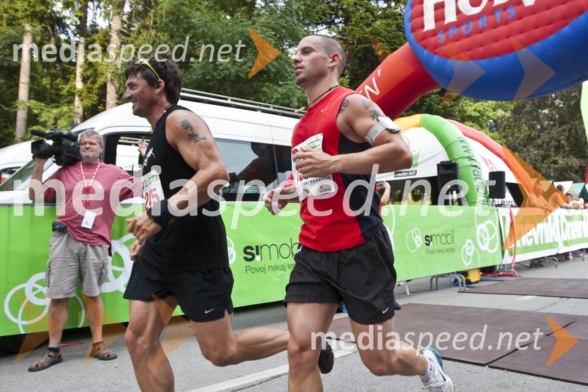 Gorazd Lah, padalec in Rene Mlekuž, nekdanji alpski smučar1. Mali blejski maraton