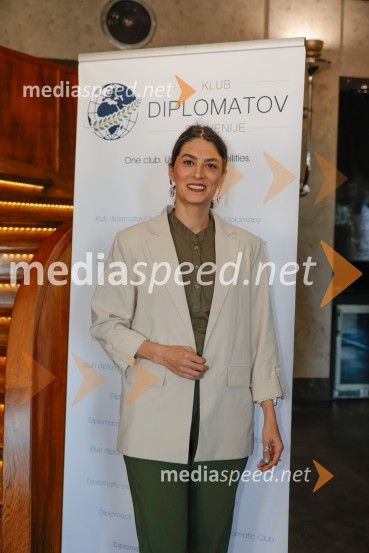 Vloga žensk v diplomaciji, gospodarstvu, kulturi in športu: prihodnost enakih priložnosti, okrogla miza