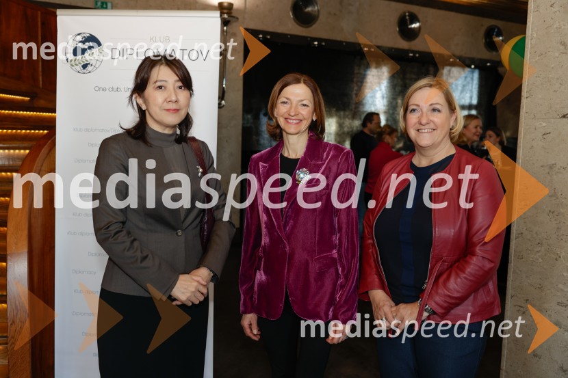  ... ; dr. Maja Zalaznik, nekdanja ministrica za izobraževanje, znanost in šport;  ... Vloga žensk v diplomaciji, gospodarstvu, kulturi in športu: prihodnost enakih priložnosti, okrogla miza