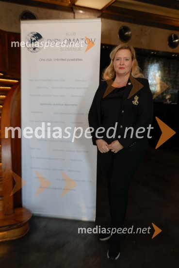 prof. dr. Vasilka Sancin, Pravna fakulteta Univerze v LjubljaniVloga žensk v diplomaciji, gospodarstvu, kulturi in športu: prihodnost enakih priložnosti, okrogla miza