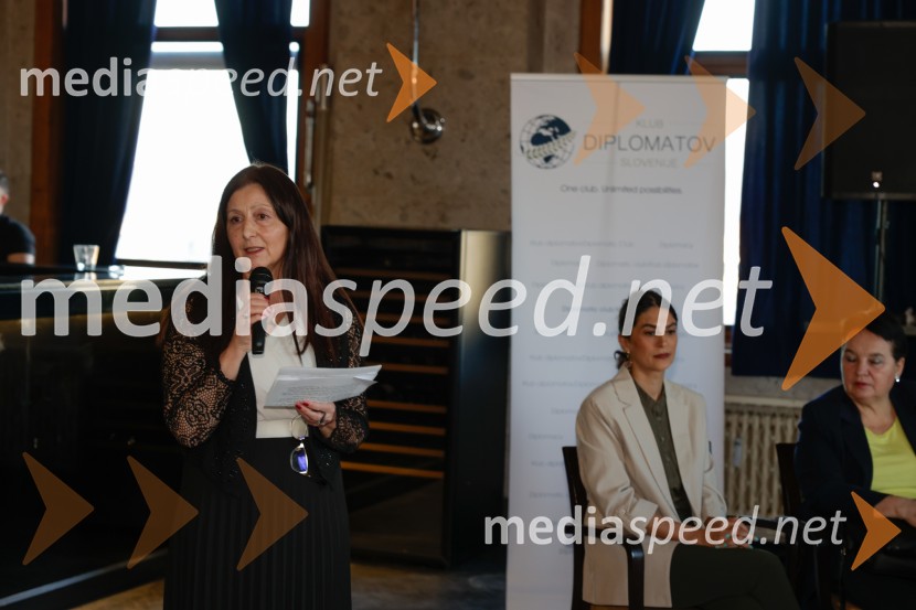 Vloga žensk v diplomaciji, gospodarstvu, kulturi in športu: prihodnost enakih priložnosti, okrogla miza