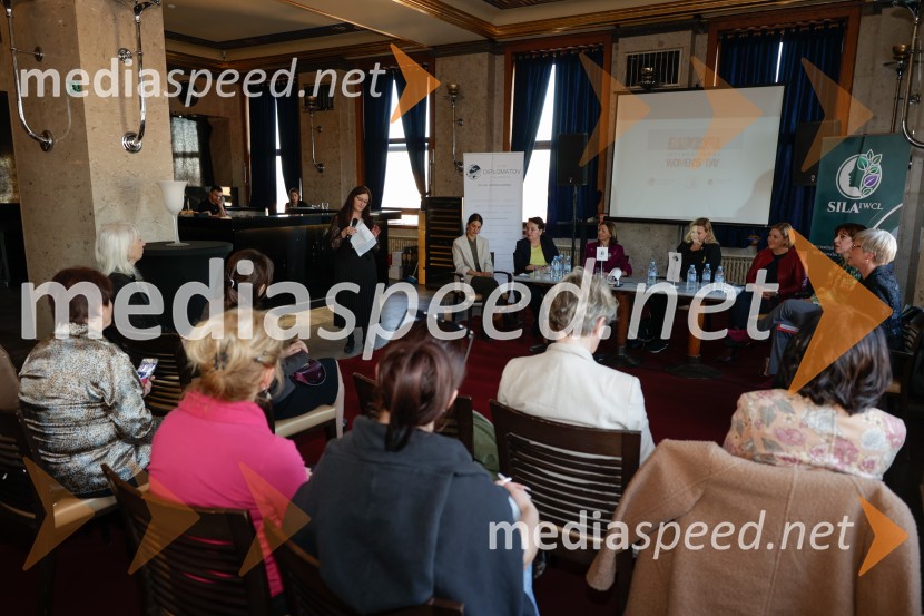 Vloga žensk v diplomaciji, gospodarstvu, kulturi in športu: prihodnost enakih priložnosti, okrogla miza