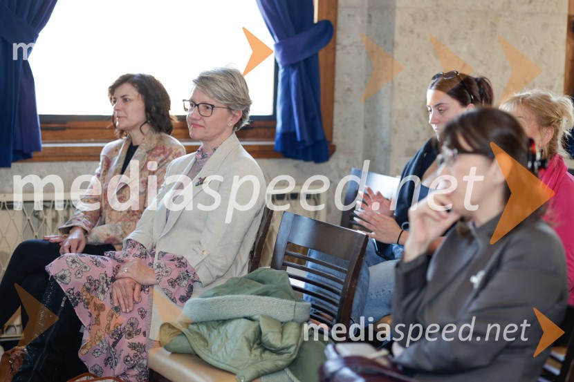 Vloga žensk v diplomaciji, gospodarstvu, kulturi in športu: prihodnost enakih priložnosti, okrogla miza