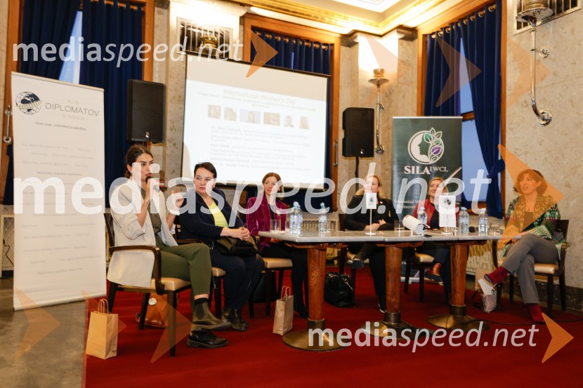 Vloga žensk v diplomaciji, gospodarstvu, kulturi in športu: prihodnost enakih priložnosti, okrogla miza