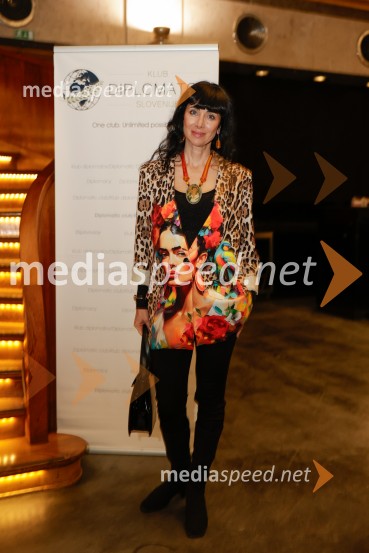  dr. Jerca  Legan, antropologinja in strokovnjakinja za strateške komunikacijeVloga žensk v diplomaciji, gospodarstvu, kulturi in športu: prihodnost enakih priložnosti, okrogla miza