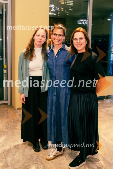  ... ;  Simona  Belle, služba za stike z javnostmi MGL;  Petra Hrastar, MGLJames Brown je uporabljal navijalke, premiera drame v MGL