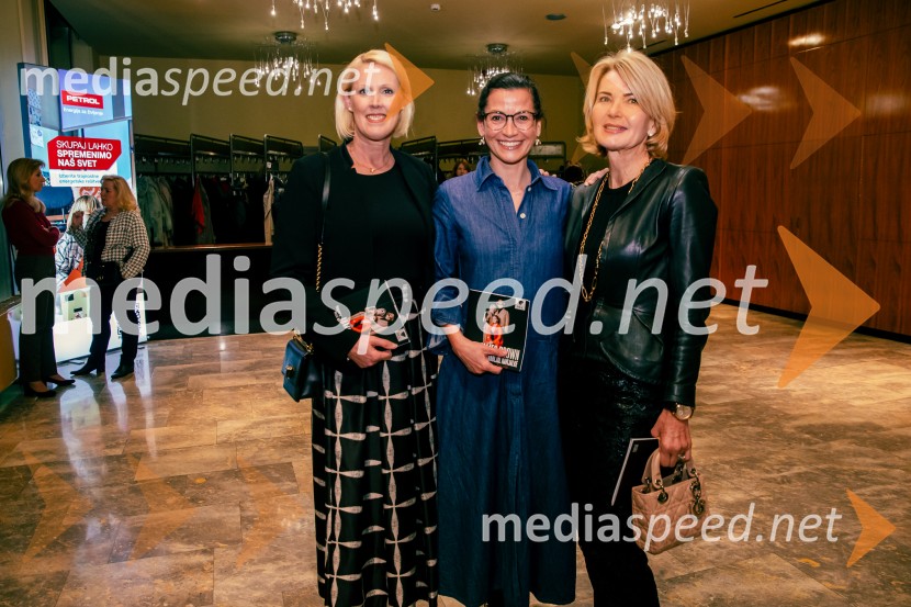  Petra Juvančič, izvršna direktorica, Združenje Manager;  Simona  Belle, služba za stike z javnostmi MGL;  Nevenka Črešnar Pergar, lastnica in direktorica podjetja NP ConsultingJames Brown je uporabljal navijalke, premiera drame v MGL