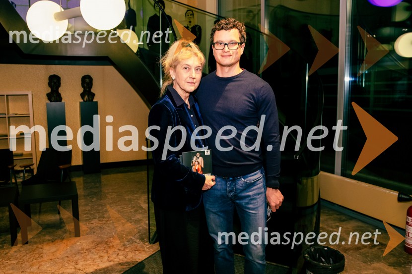  Barbara Hieng Samobor, direktorica in umetniška vodja MGL;  Žan Brelih Hatunić, igralecJames Brown je uporabljal navijalke, premiera drame v MGL