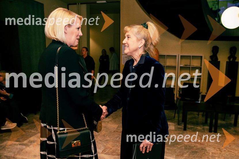  Petra Juvančič, izvršna direktorica, Združenje Manager;  Barbara Hieng Samobor, direktorica in umetniška vodja MGLJames Brown je uporabljal navijalke, premiera drame v MGL