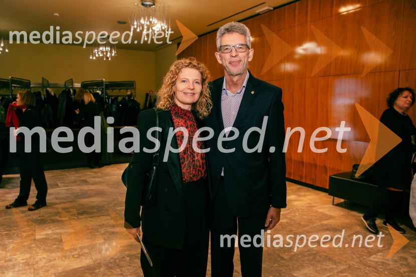 mag. Tadeja Kuhar, predstavnica Državne revizijske komisije za odnose z javnostmi;  Andrej  Kren, direktor PC BrdoJames Brown je uporabljal navijalke, premiera drame v MGL