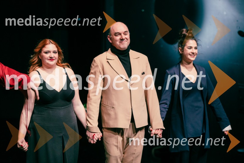  Ajda Kostevc, igralka;  Gaber K. Trseglav, igralec;  Saša Pavlin Stošić, igralkaJames Brown je uporabljal navijalke, premiera drame v MGL