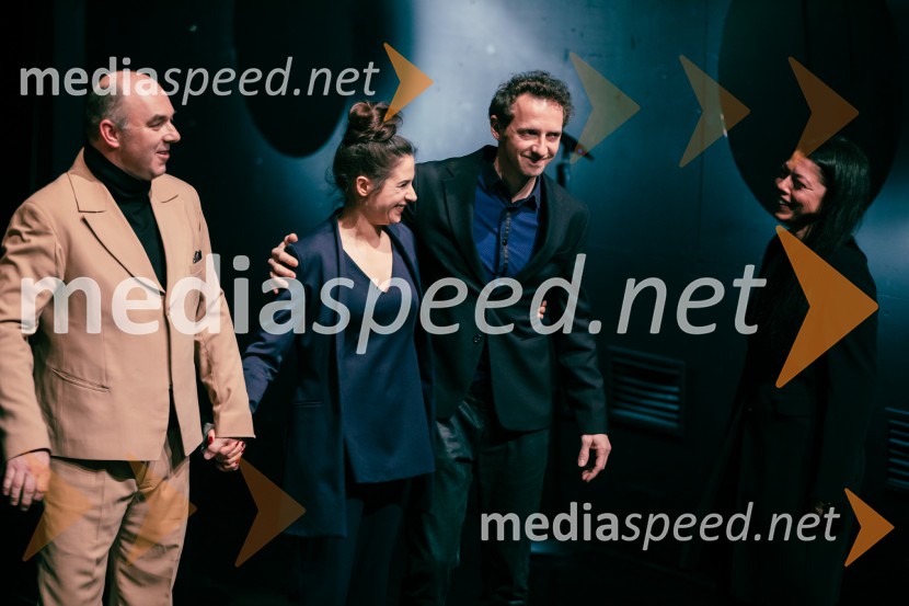  Gaber K. Trseglav, igralec;  Saša Pavlin Stošić, igralka;  Laren  Polič Zdravič, glasbenik in igralec;  Jana Menger, plesalka, koreografinja in gledališka ustvarjalkaJames Brown je uporabljal navijalke, premiera drame v MGL