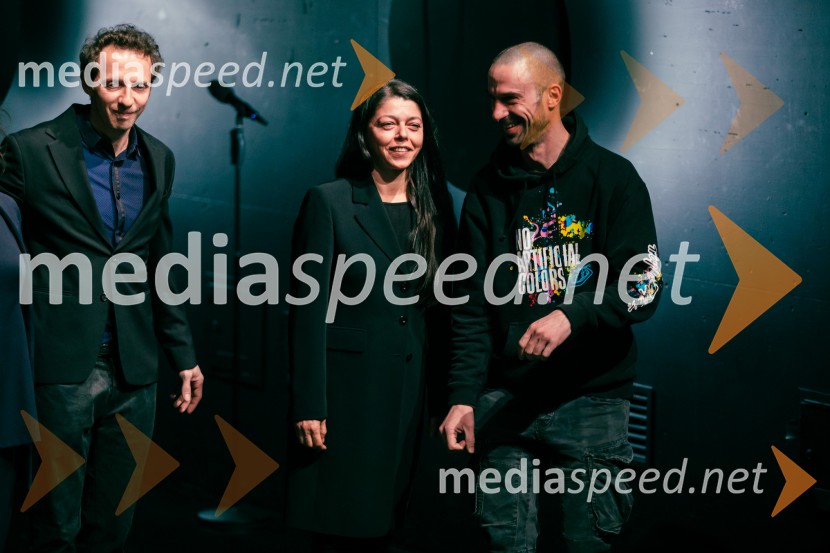  Laren  Polič Zdravič, glasbenik in igralec;  Jana Menger, plesalka, koreografinja in gledališka ustvarjalka;  Borut Bučinel, oblikovalec svetlobeJames Brown je uporabljal navijalke, premiera drame v MGL