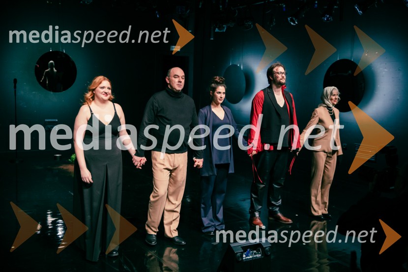  Ajda Kostevc, igralka;  Gaber K. Trseglav, igralec;  Saša Pavlin Stošić, igralka;  Filip Samobor, igralec;  Nataša Tič Ralijan, igralkaJames Brown je uporabljal navijalke, premiera drame v MGL