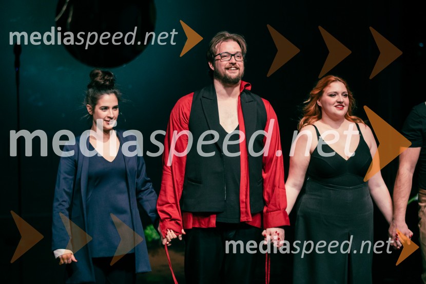  Saša Pavlin Stošić, igralka;  Filip Samobor, igralec;  Ajda Kostevc, igralkaJames Brown je uporabljal navijalke, premiera drame v MGL