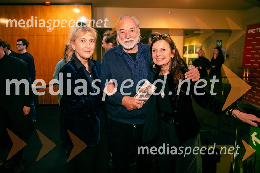  Barbara Hieng Samobor, direktorica in umetniška vodja MGL;  Karpo Godina, režiser;  Darja Hlavka Godina, glasbena oblikovalkaJames Brown je uporabljal navijalke, premiera drame v MGL