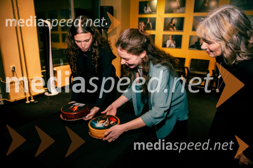 James Brown je uporabljal navijalke, premiera drame v MGL