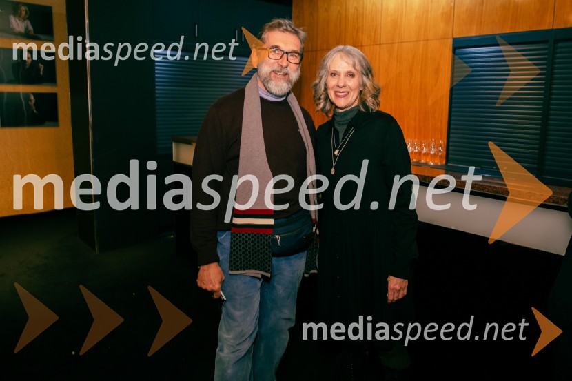 dr. Petar Papuga;  Nataša Tič Ralijan, igralkaJames Brown je uporabljal navijalke, premiera drame v MGL