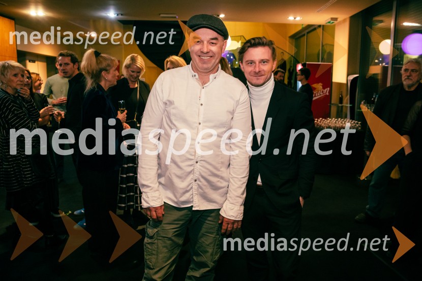  Gaber K. Trseglav, igralec;  Jure Rajšp, igralecJames Brown je uporabljal navijalke, premiera drame v MGL