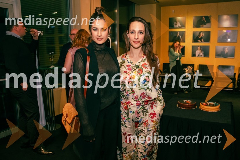  Saša Pavlin Stošić, igralka;  Andrea  Pavlin Stošić, Umetnica ličenjaJames Brown je uporabljal navijalke, premiera drame v MGL