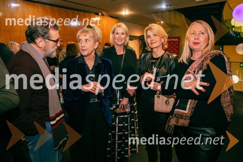  ... ;  Barbara Hieng Samobor, direktorica in umetniška vodja MGL;  Petra Juvančič, izvršna direktorica, Združenje Manager;  Nevenka Črešnar Pergar, lastnica in direktorica podjetja NP Consulting; mag. Alja Markovič Čas, članica uprave, VzajemnaJames Brown je uporabljal navijalke, premiera drame v MGL