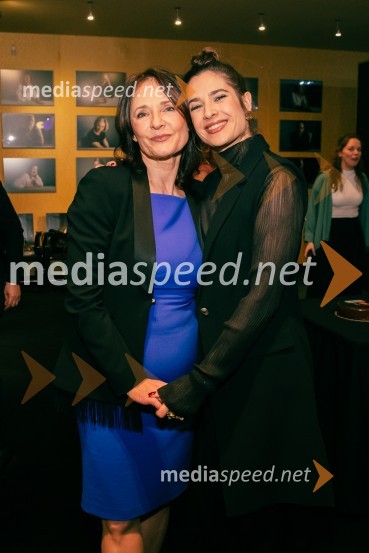  Franja Pav­lin Stošić;  Saša Pavlin Stošić, igralkaJames Brown je uporabljal navijalke, premiera drame v MGL