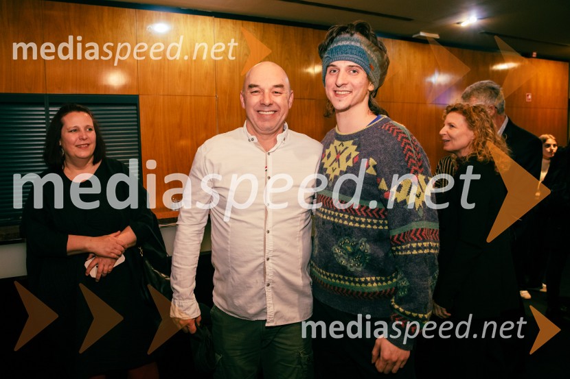  Gaber K. Trseglav, igralec;  ... James Brown je uporabljal navijalke, premiera drame v MGL