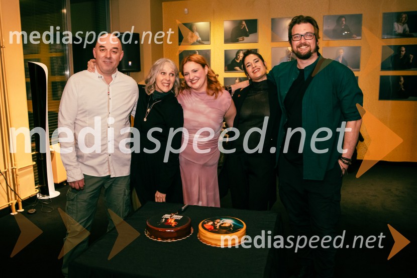  Gaber K. Trseglav, igralec;  Nataša Tič Ralijan, igralka; dr. Maja Zalaznik, nekdanja ministrica za izobraževanje, znanost in šport;  Saša Pavlin Stošić, igralka;  Filip Samobor, igralecJames Brown je uporabljal navijalke, premiera drame v MGL