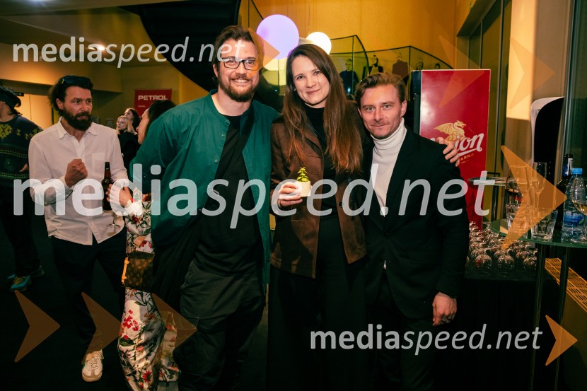  Filip Samobor, igralec;  ... ;  Jure Rajšp, igralecJames Brown je uporabljal navijalke, premiera drame v MGL